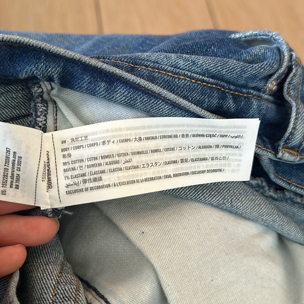 Abercrombie & Fitch The 90’s Straight Ultra High Rise Asymmetrical Jeans - Picture 11 of 11